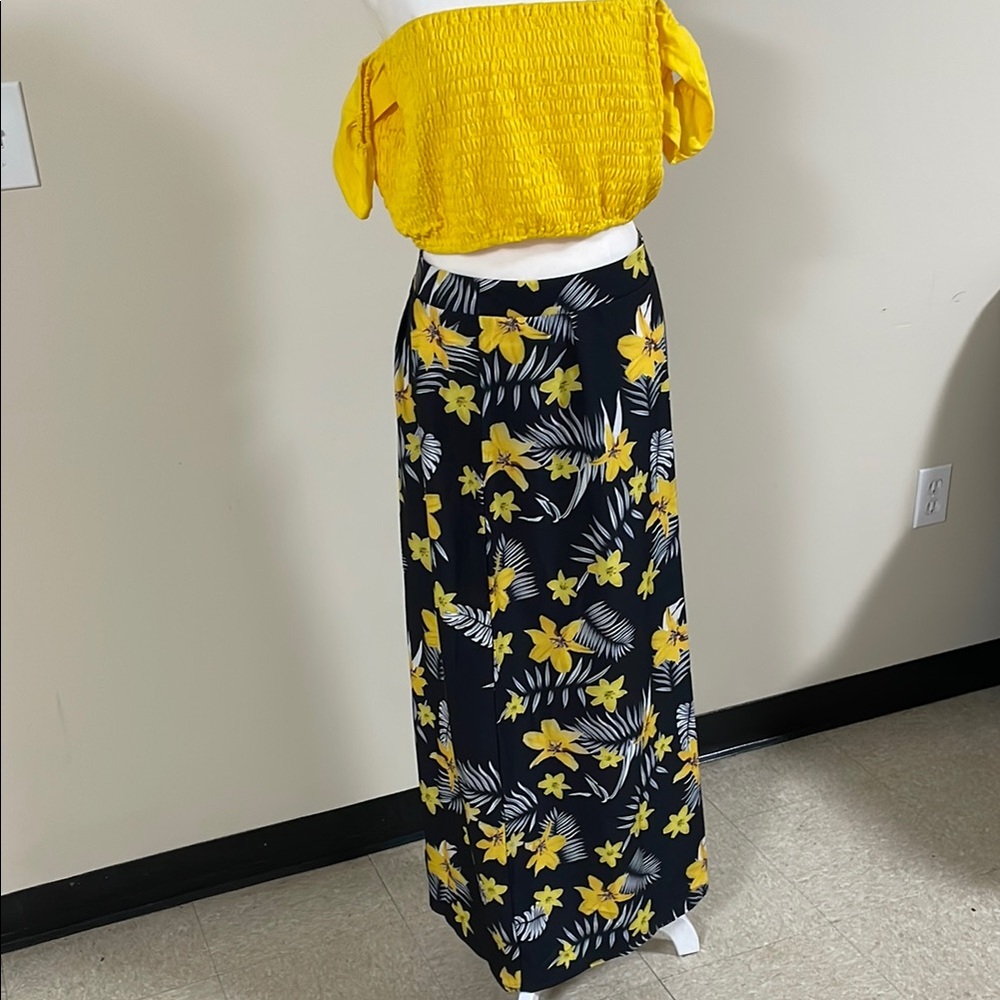 Bundle Women’s Floral Maxi Skirt - Yellow on Black & yellow shirt 👚